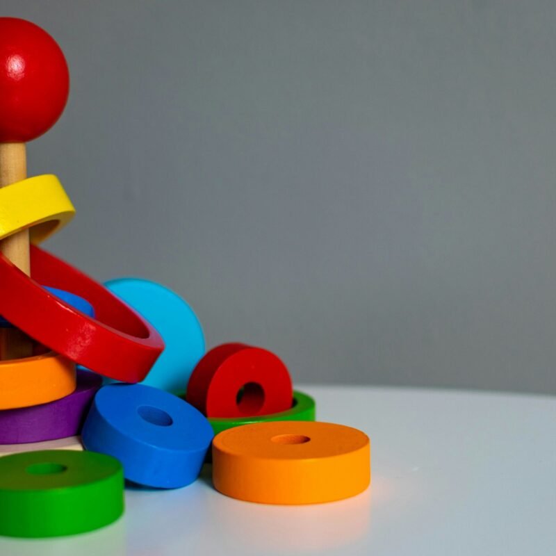 Jouets Montessori pour bébé : les meilleurs choix de 0 à 18 mois
