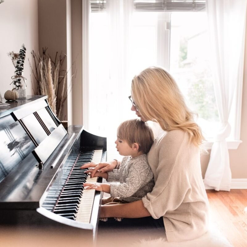 Bébé et musique : bienfaits, instruments et comment éveiller l&rsquo;oreille musicale