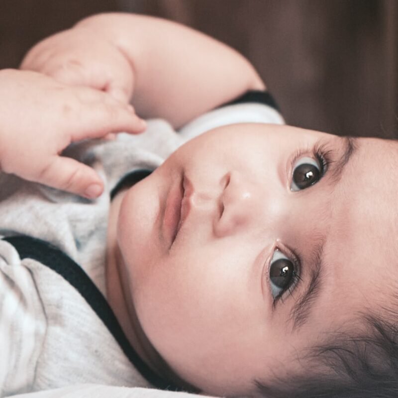 Massage bébé : techniques, bienfaits et comment débuter
