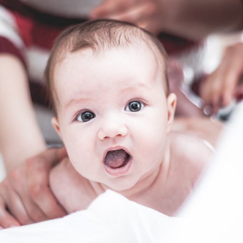Premiers mots de bébé : comment stimuler le développement du langage