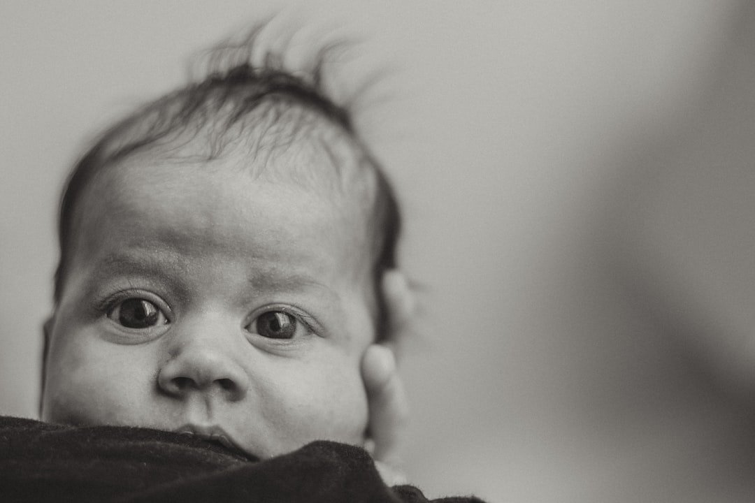 You are currently viewing Prénoms de bébé tendance 2026 : les plus beaux prénoms de l&rsquo;année
