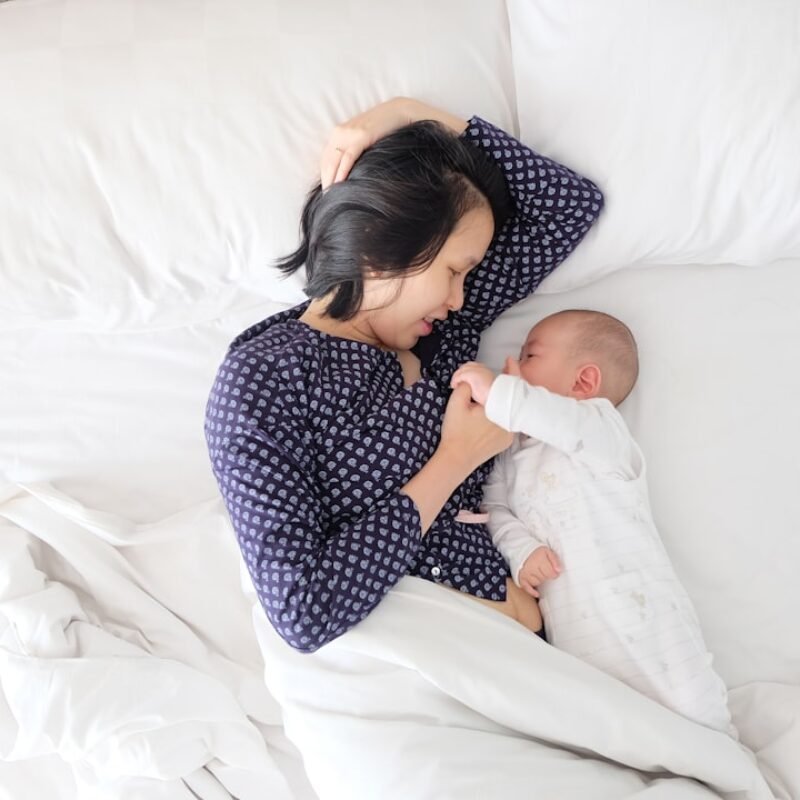 Siestes de bébé : combien, quand et comment les organiser par âge