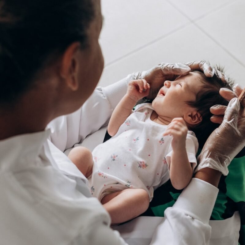 Vaccination du nourrisson : calendrier, effets secondaires et questions fréquentes